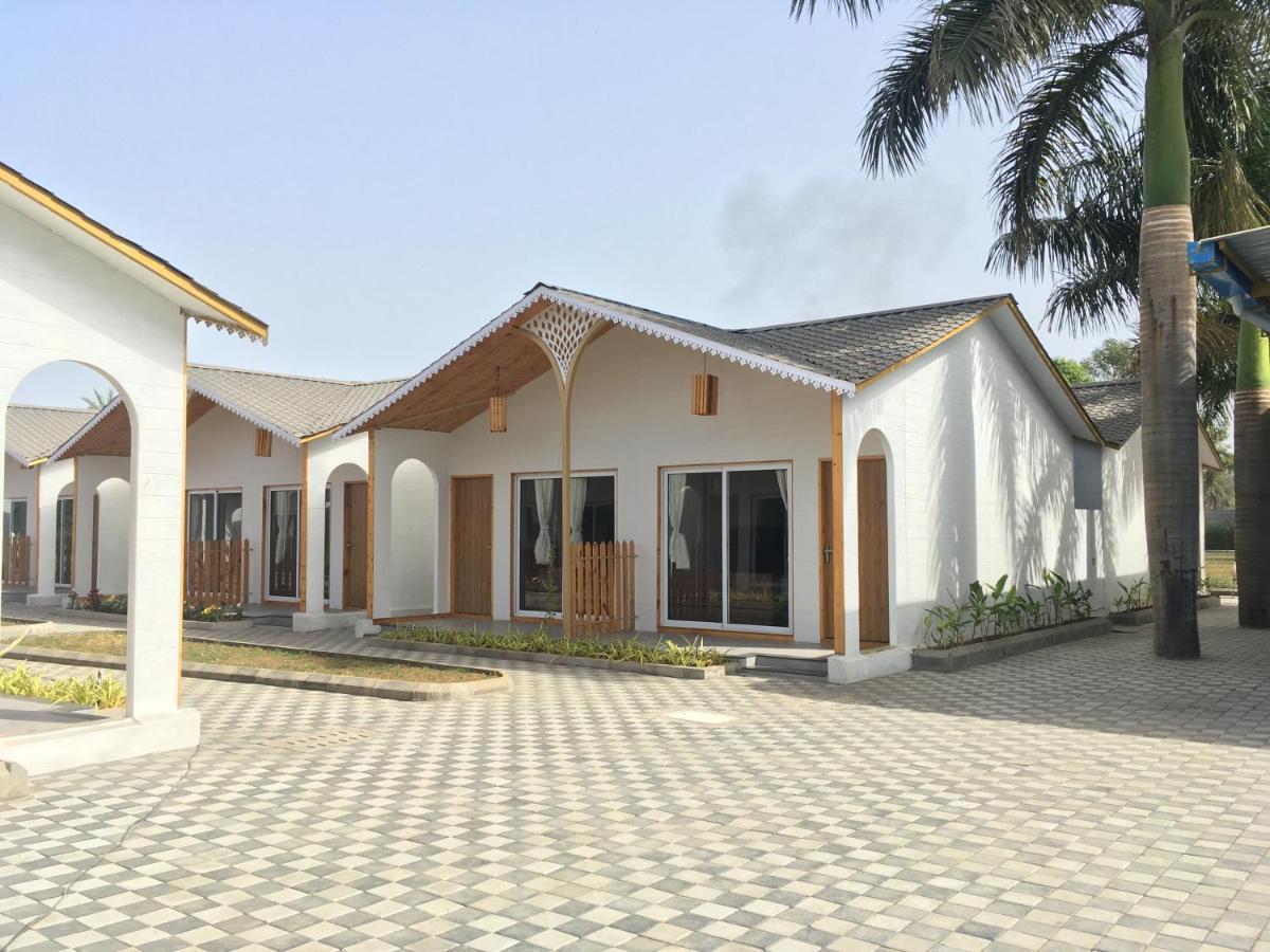Vits Daman Devka Beach Extérieur photo