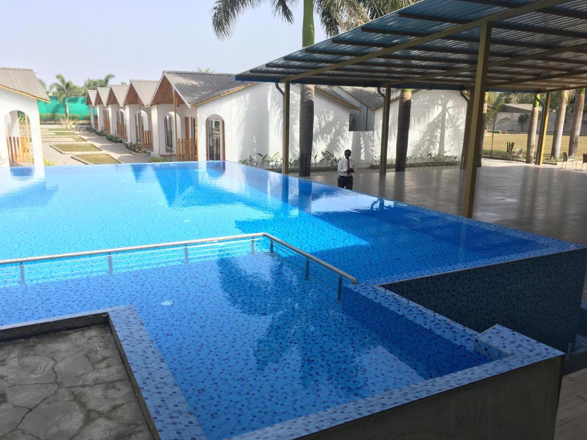 Vits Daman Devka Beach Extérieur photo