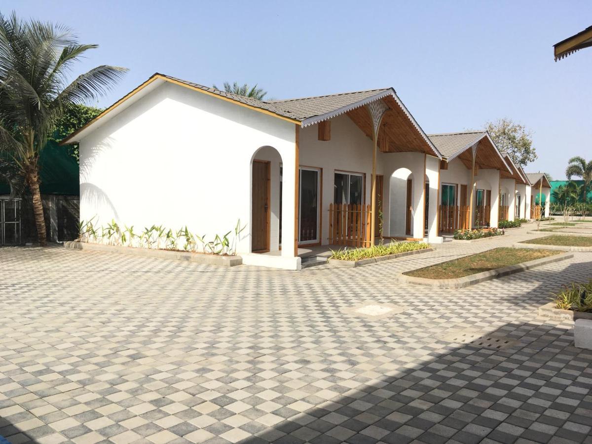 Vits Daman Devka Beach Extérieur photo