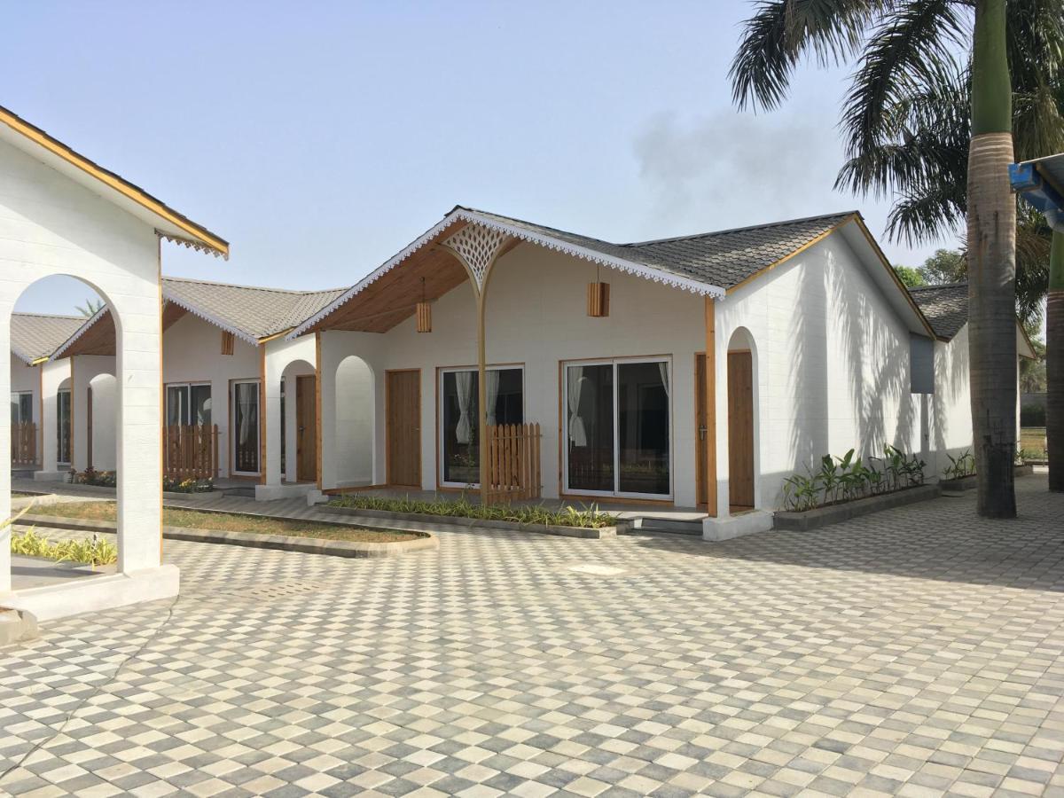 Vits Daman Devka Beach Extérieur photo
