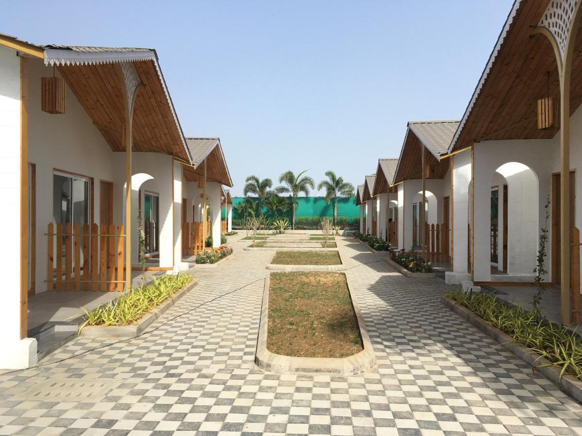 Vits Daman Devka Beach Extérieur photo