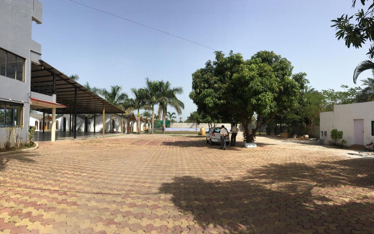 Vits Daman Devka Beach Extérieur photo