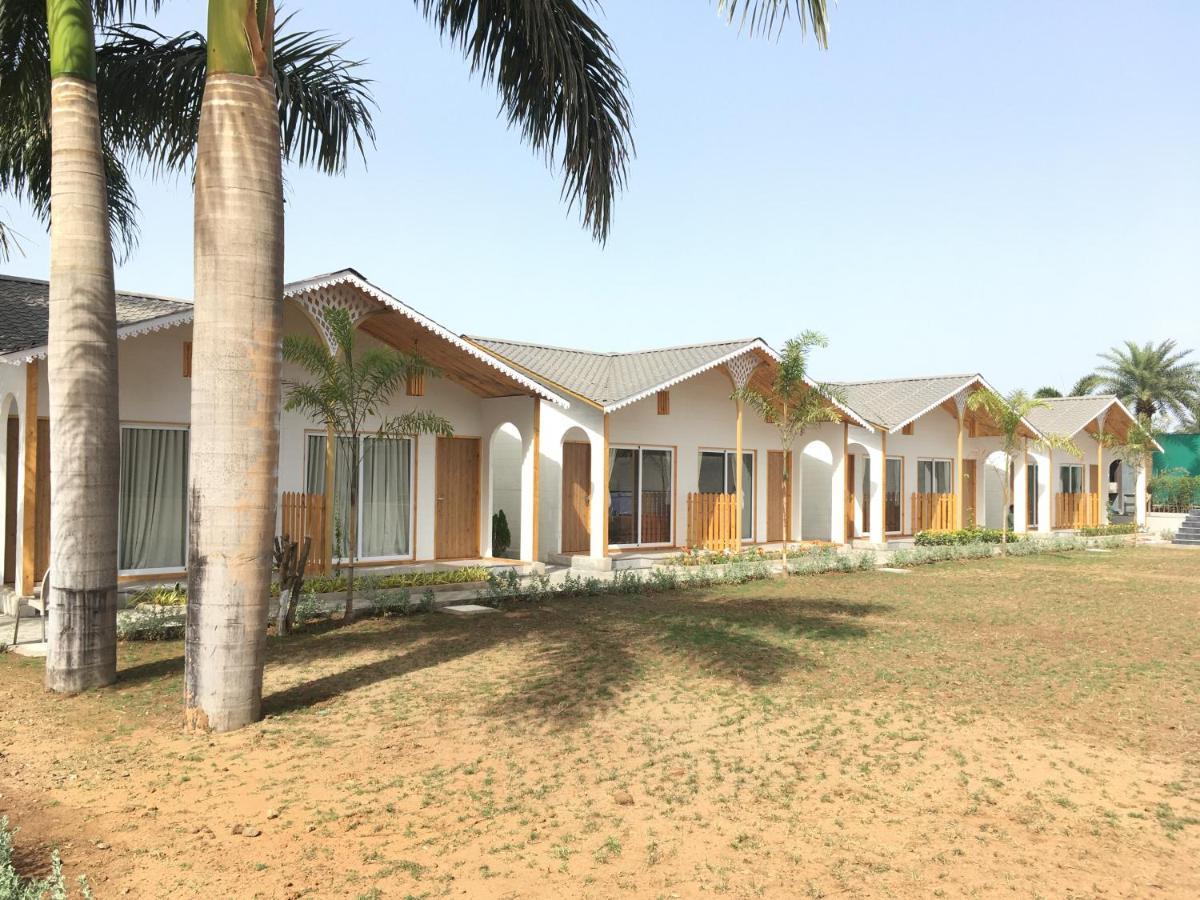 Vits Daman Devka Beach Extérieur photo