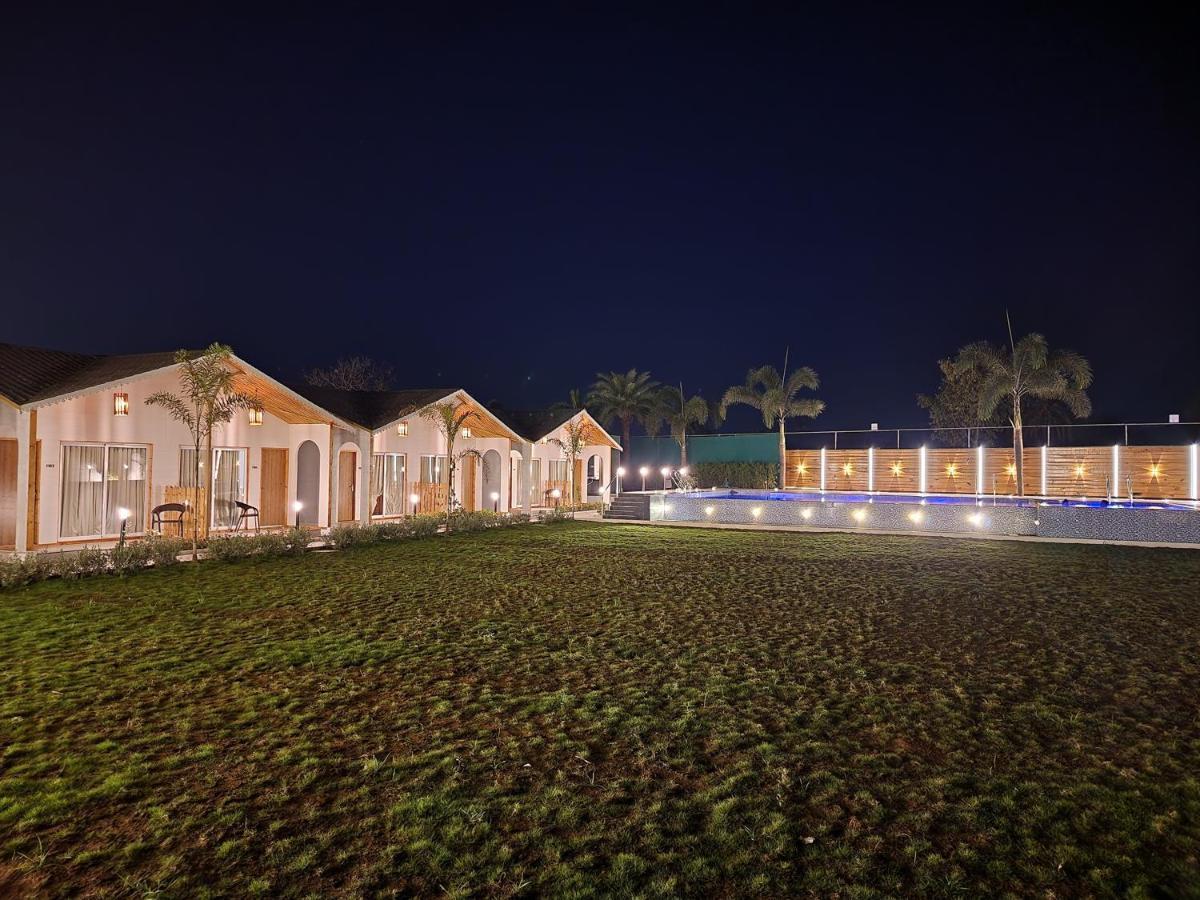 Vits Daman Devka Beach Extérieur photo