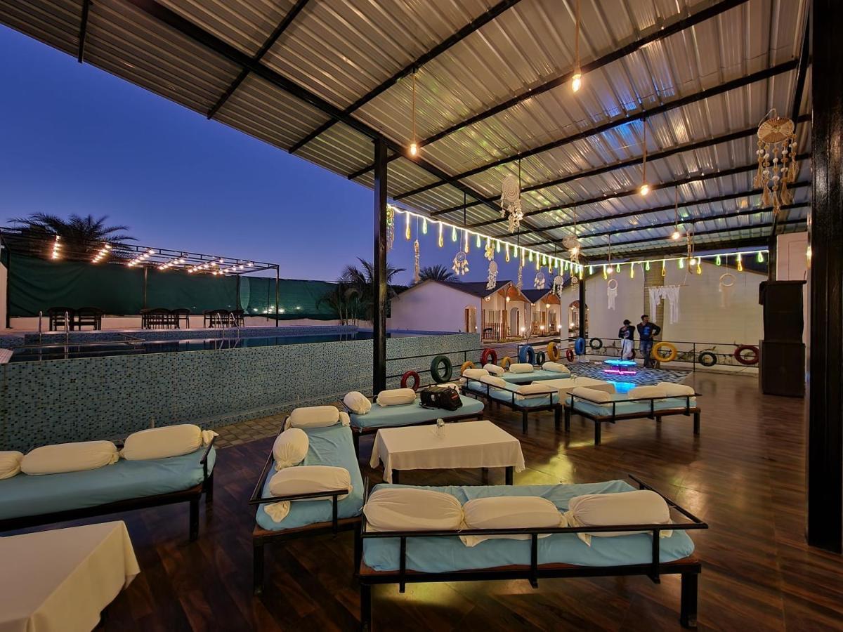 Vits Daman Devka Beach Extérieur photo