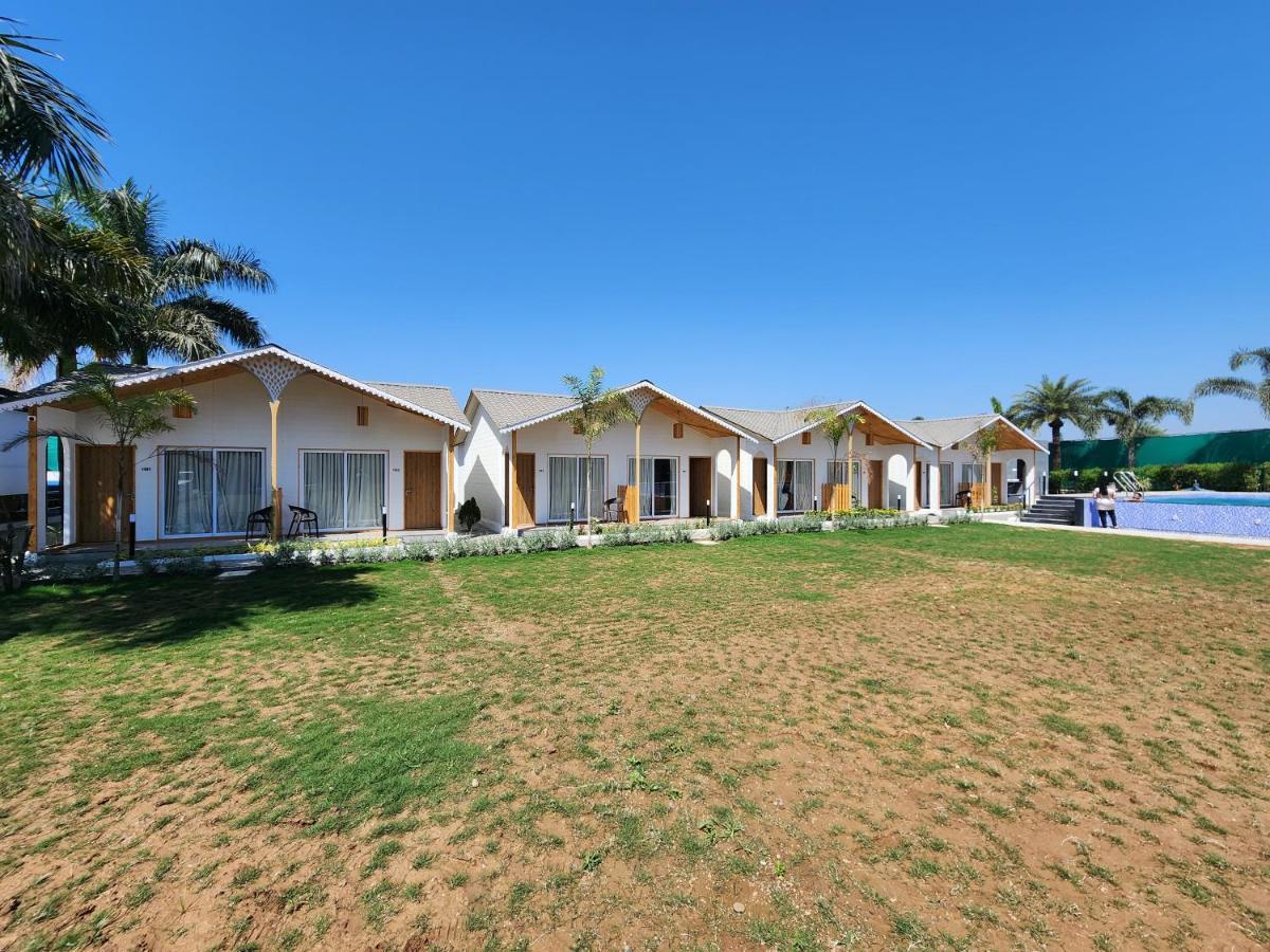 Vits Daman Devka Beach Extérieur photo
