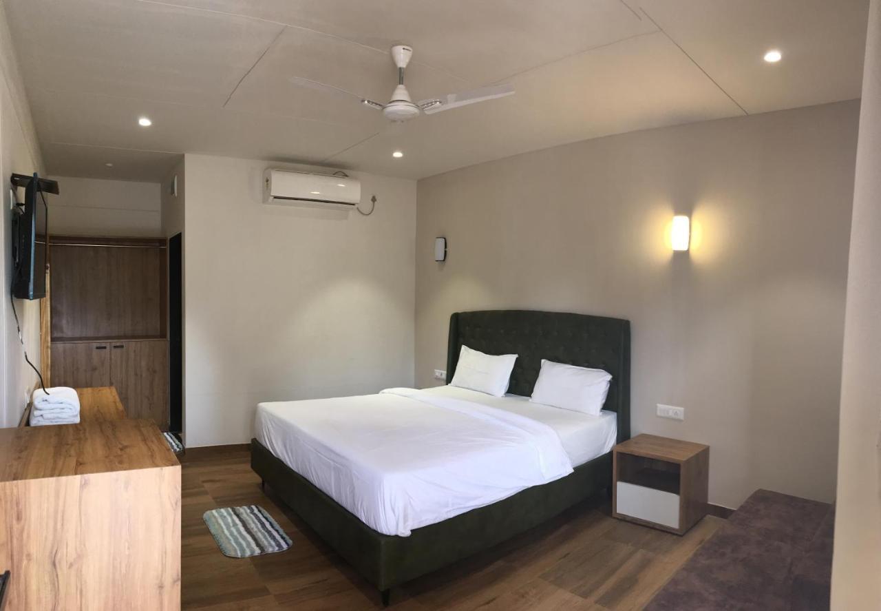 Vits Daman Devka Beach Extérieur photo